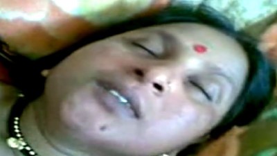 Old Maid Aunty Koothi Kanju Vara Vaithu